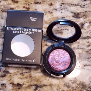 Mac Cosmetics Extra Dimension In Stylishly Merry